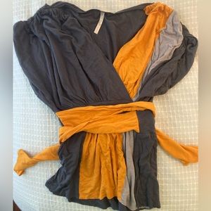 Beautiful wrap top, gray and orange.